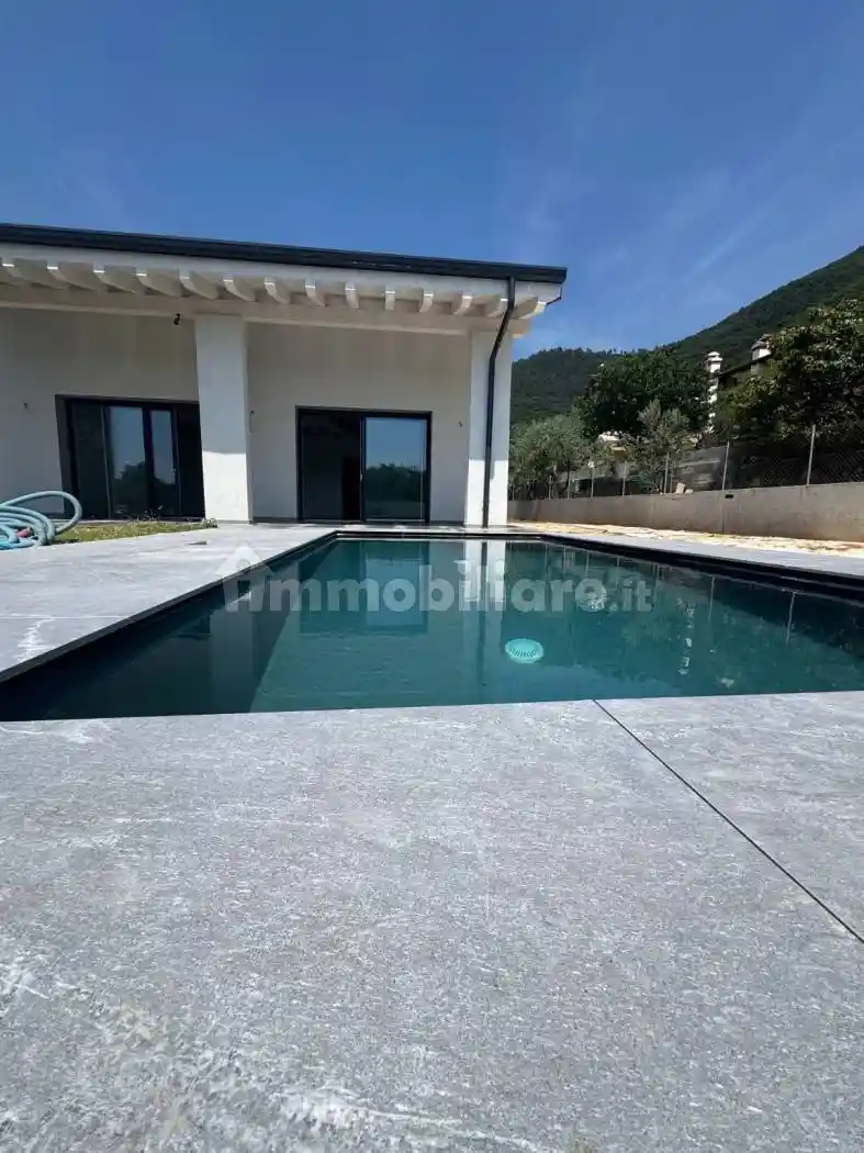 Villa in vendita a Pove del Grappa