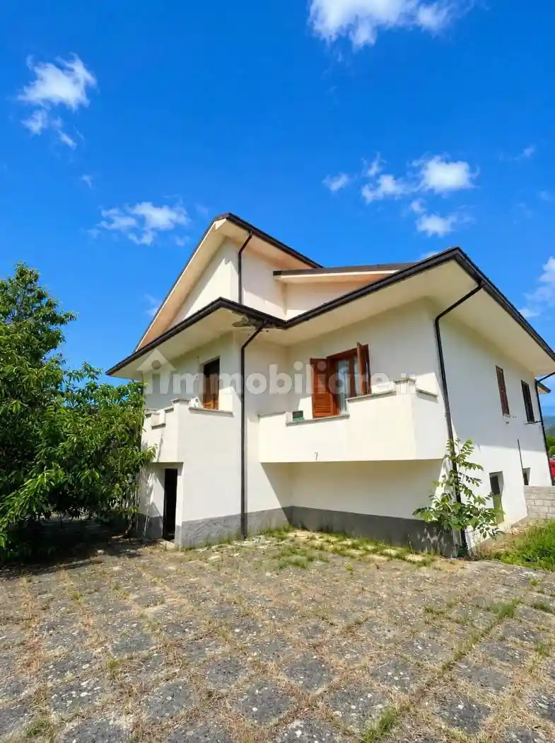 Villa in vendita a Gioia dei Marsi