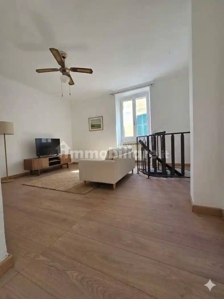 Appartamento in vendita a Follo