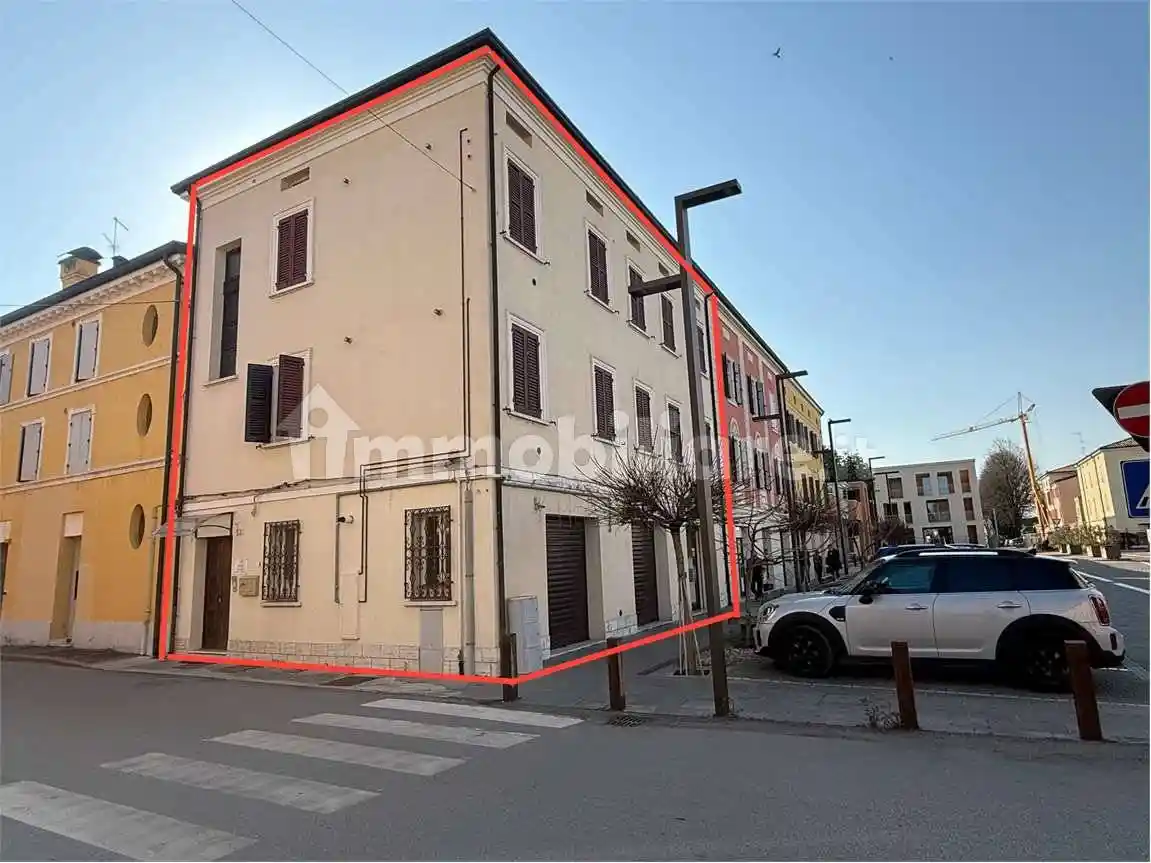 Palazzo - Edificio in vendita a Novi di Modena