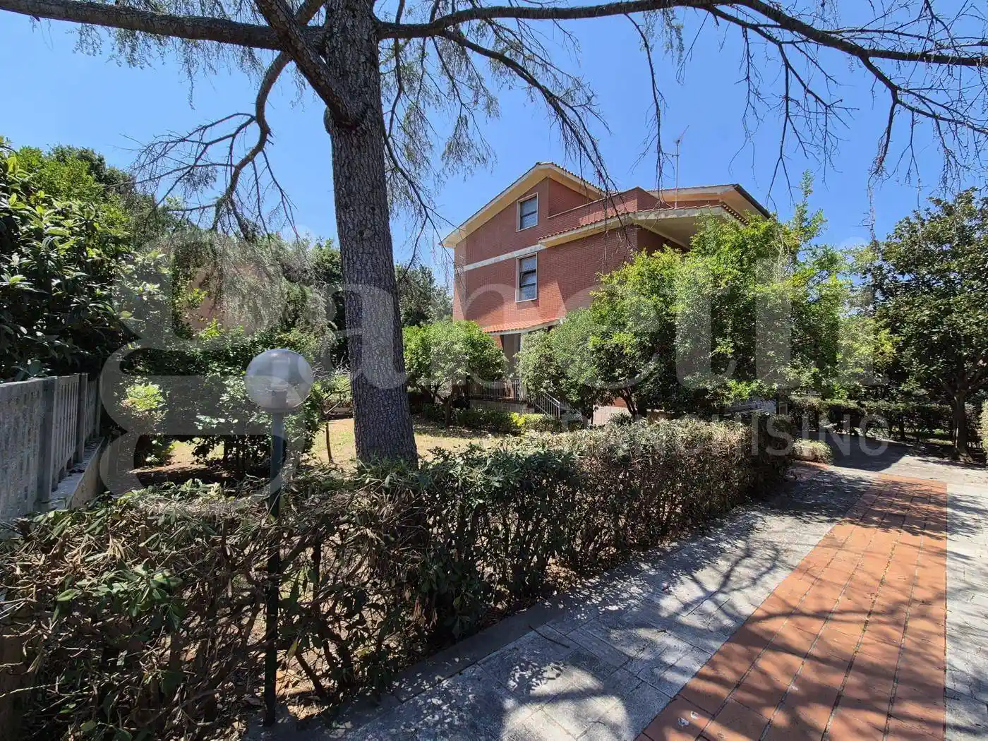 Palazzo - Edificio in vendita a Anzio
