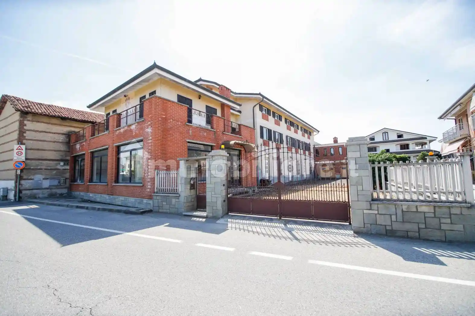 Palazzo - Edificio in vendita a Volpiano