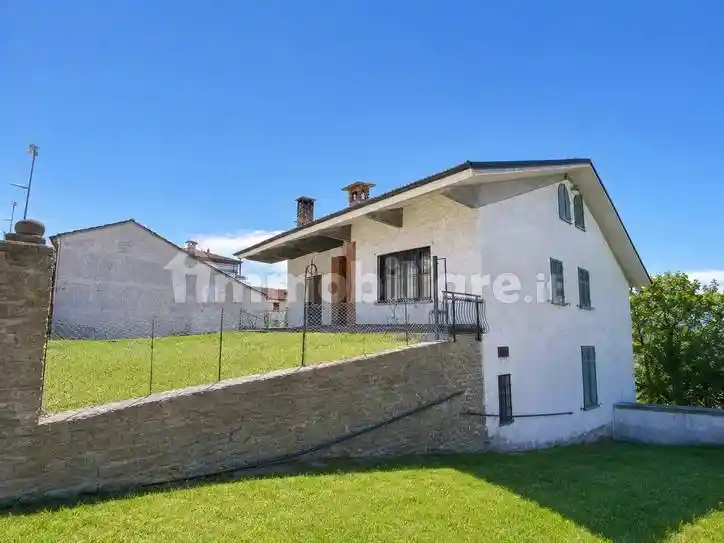 Villa in vendita a Alba