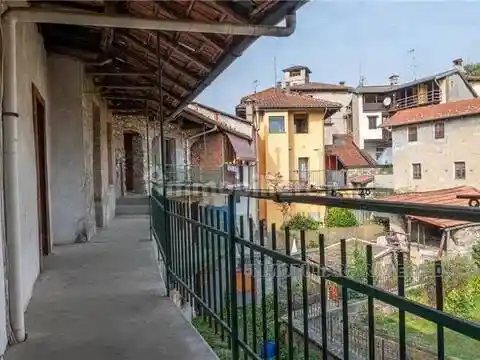 Villa in vendita a Miasino
