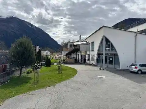 Palazzo - Edificio in vendita a Malles Venosta
