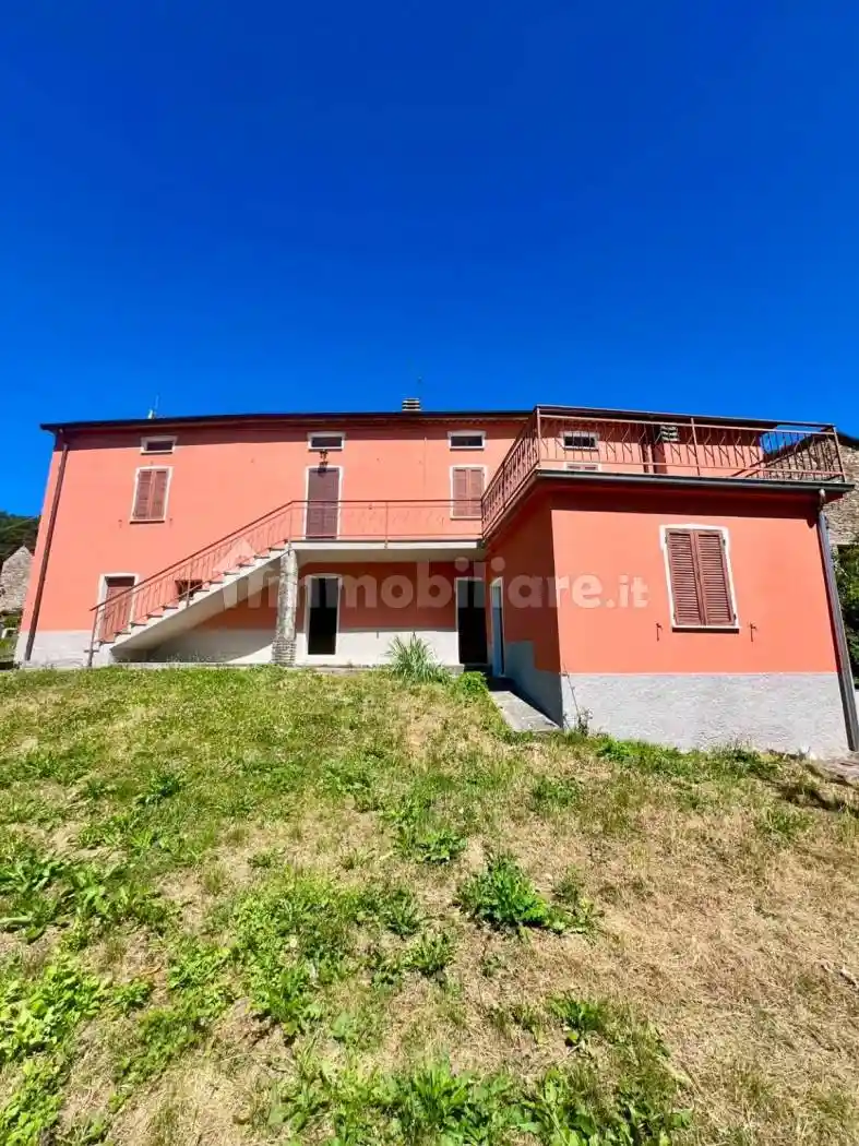 Villa in vendita a Varsi