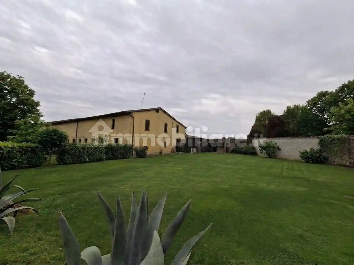 Rustico - Casale in vendita a Rovato