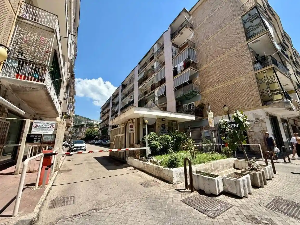 Appartamento in vendita a Napoli