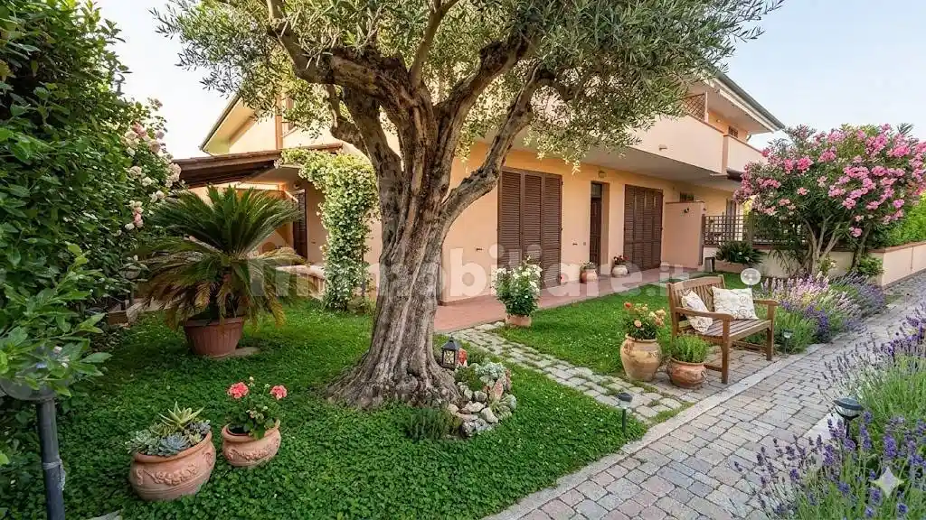 Villa in vendita a Cascina