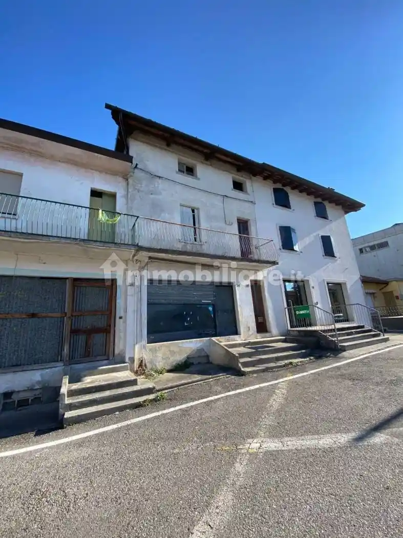 Palazzo - Edificio in vendita a Manzano