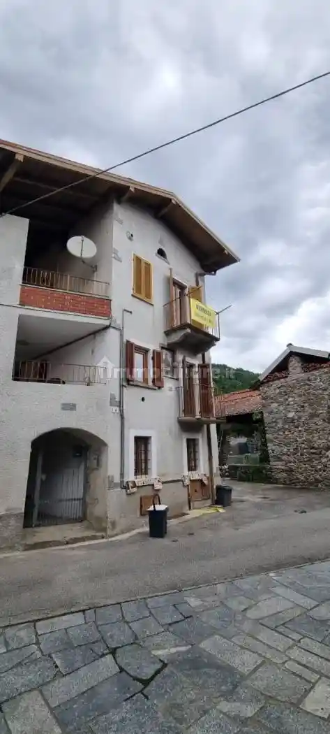 Appartamento in vendita a Cambiasca