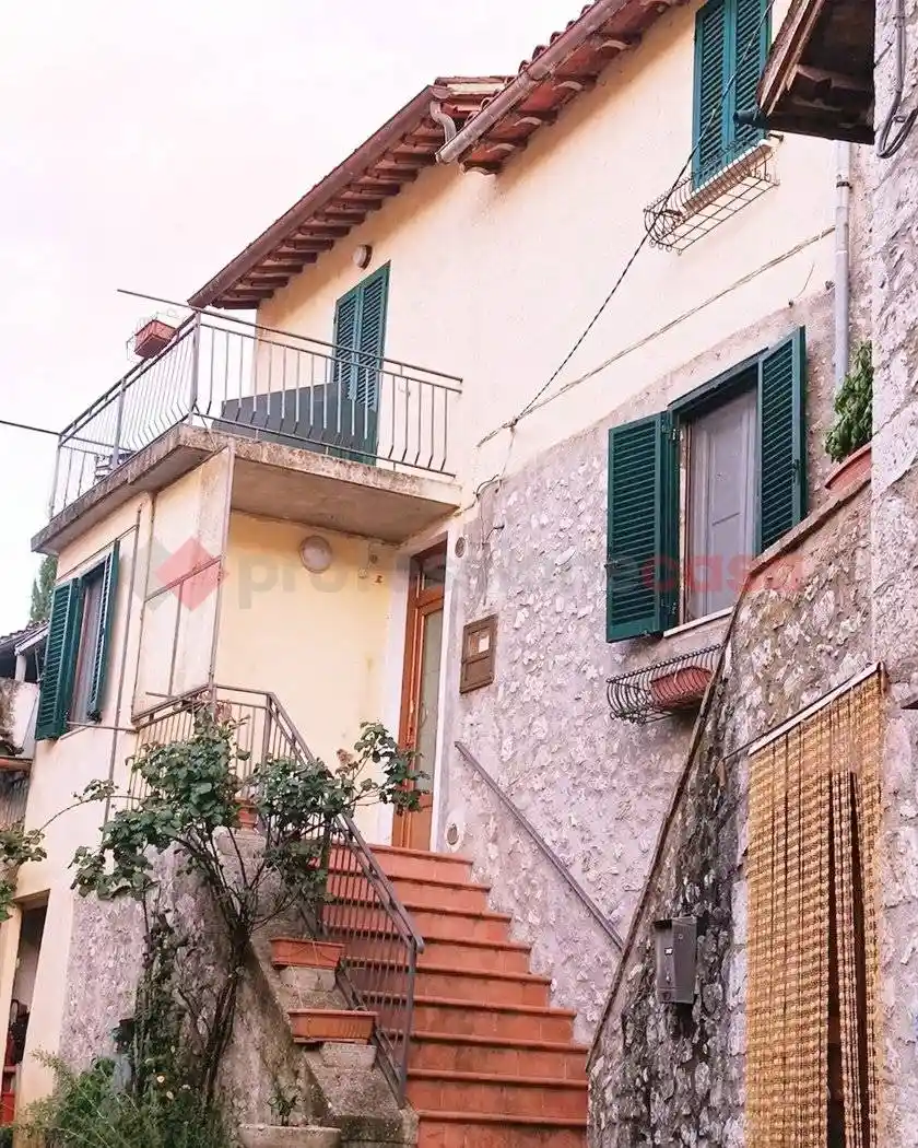 Casa indipendente in vendita a Sant'Anatolia di Narco