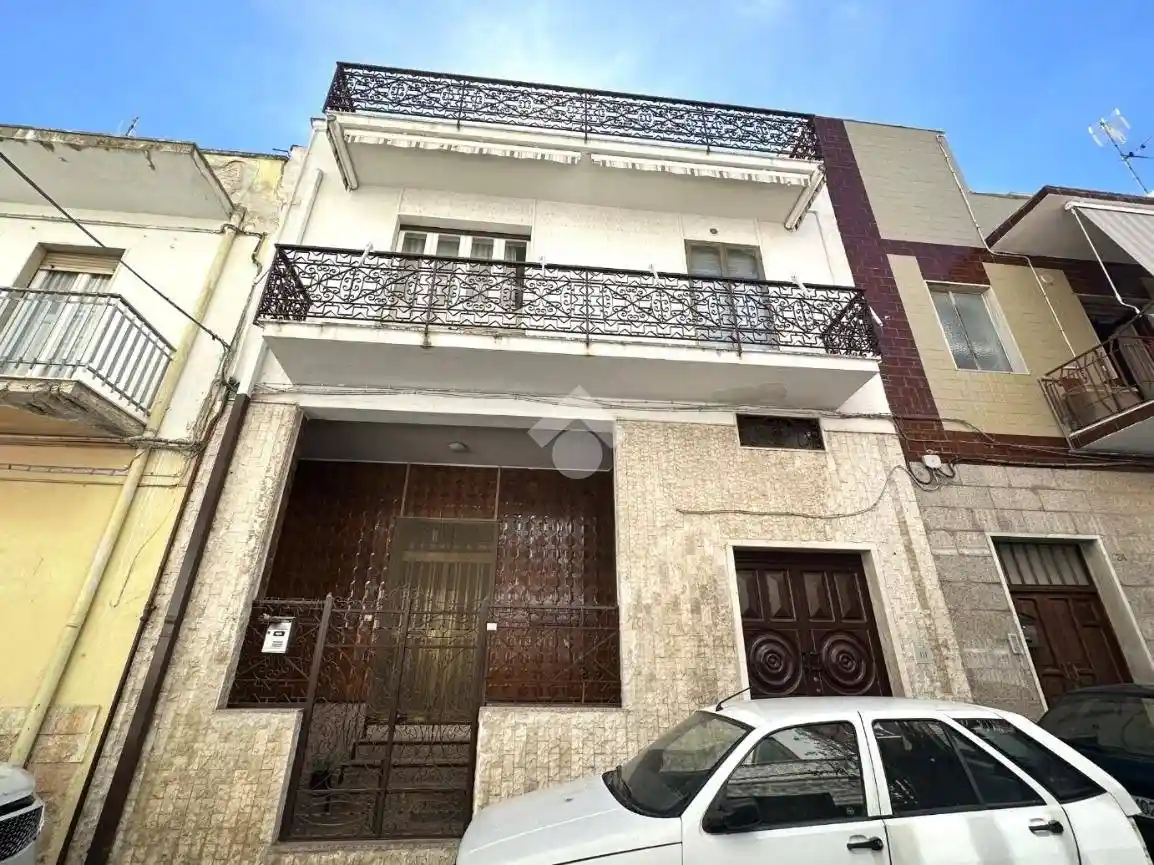 Palazzo - Edificio in vendita a Canosa di Puglia