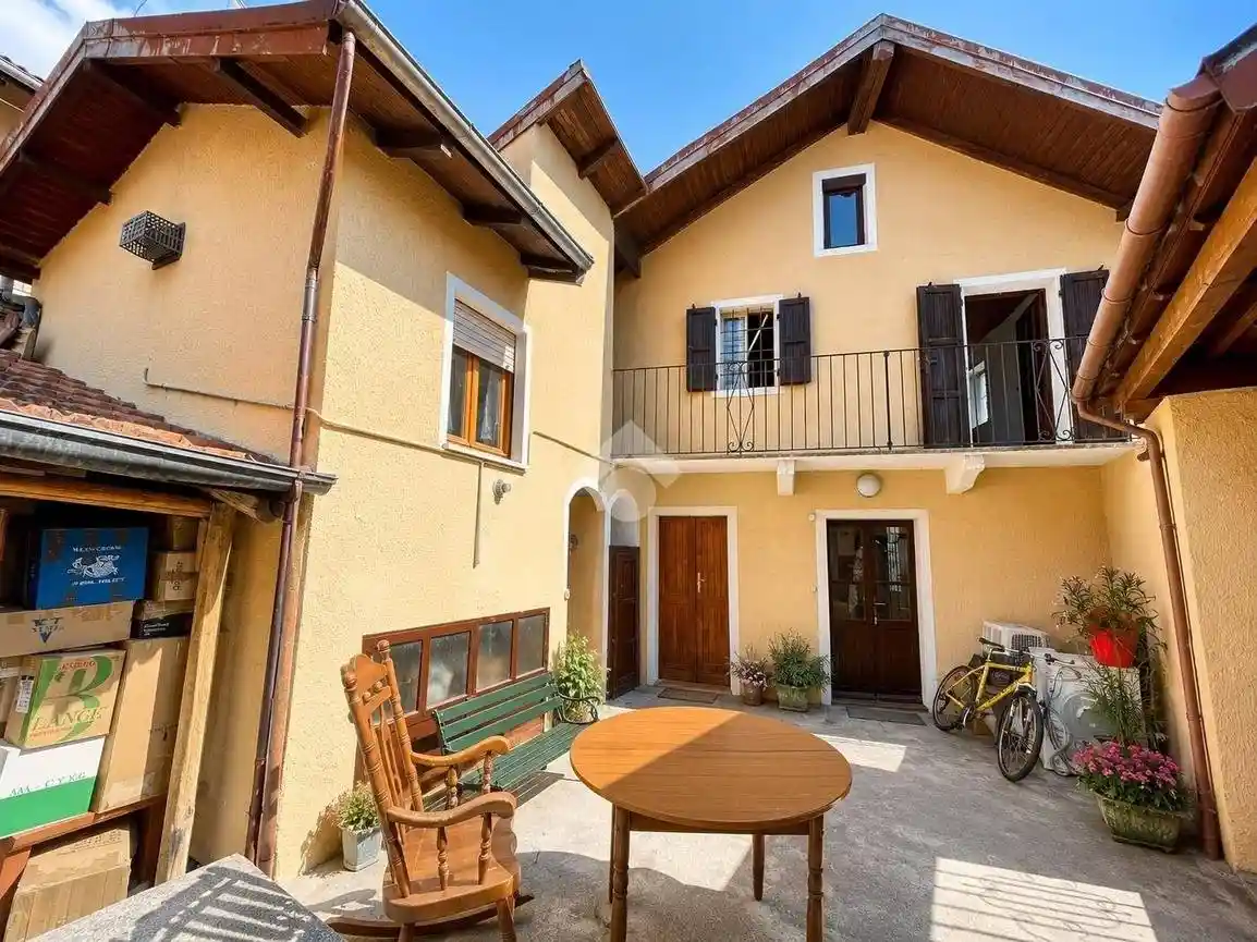 Casa indipendente in vendita a Casale Corte Cerro