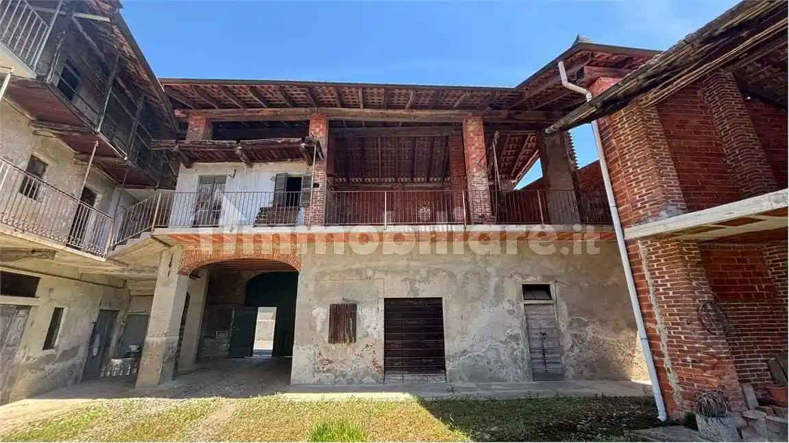 Rustico - Casale in vendita a Fara Novarese