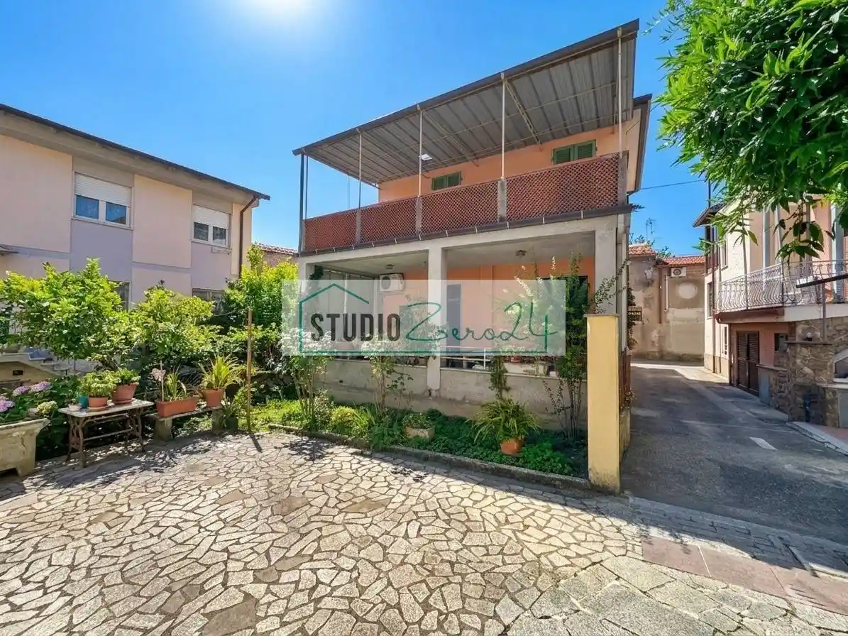 Casa indipendente in vendita a Massa