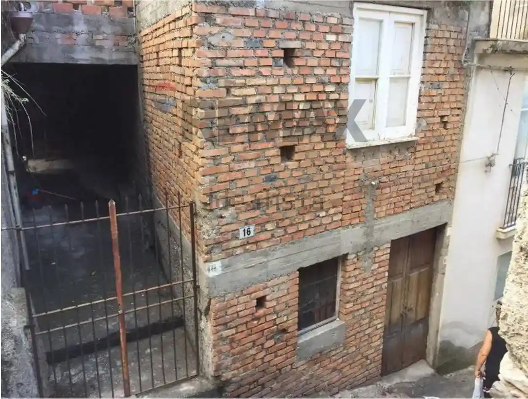 Casa indipendente in vendita a Santa Lucia del Mela