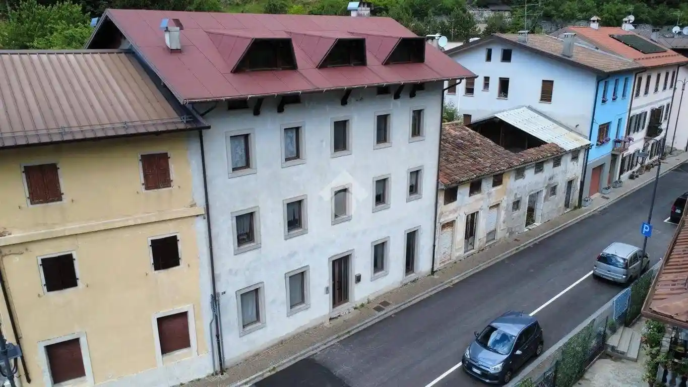 Palazzo - Edificio in vendita a Chiusaforte