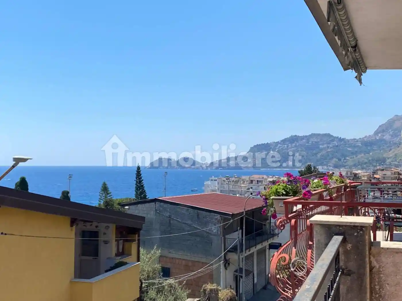 Casa indipendente in vendita a Letojanni