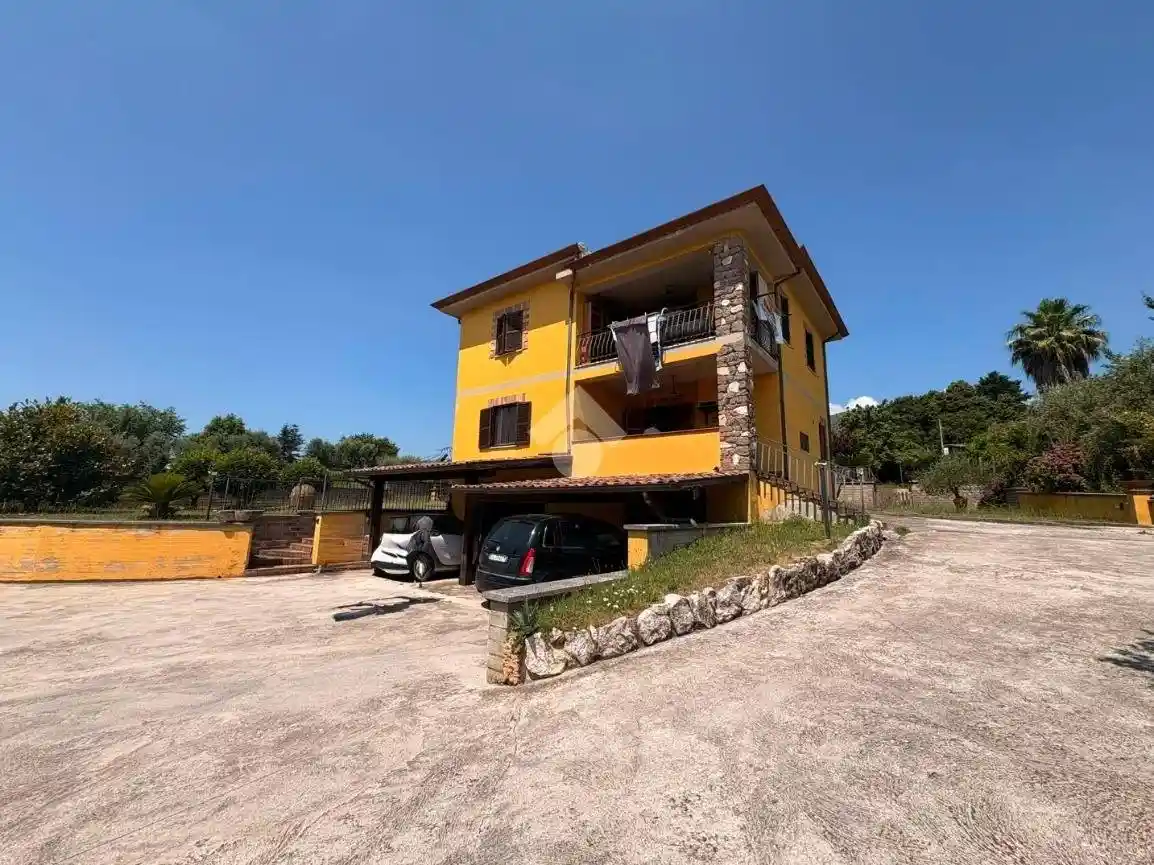 Villa in vendita a Lariano
