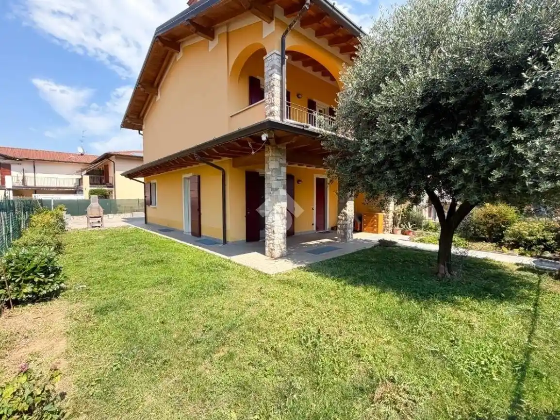 Villa in vendita a Passirano
