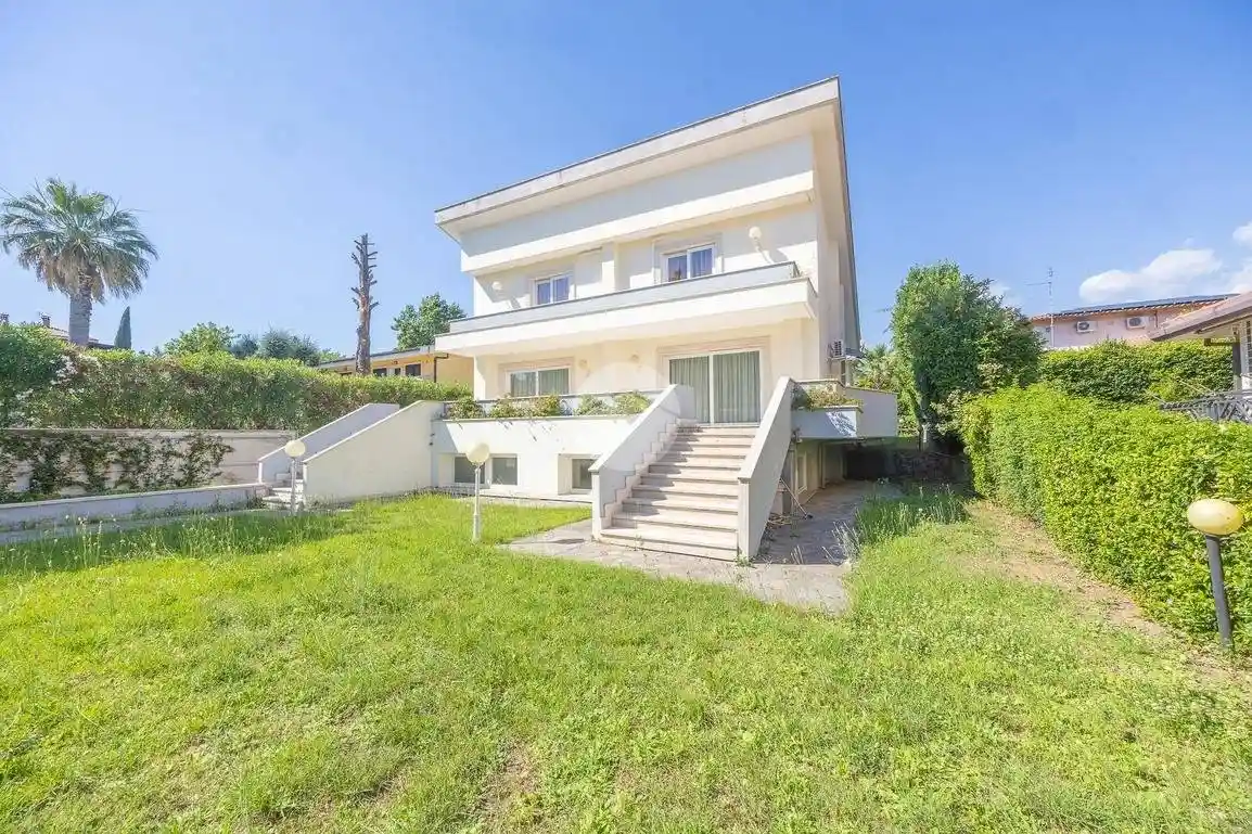 Villa in vendita a Guidonia Montecelio