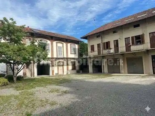 Casa indipendente in vendita a Sesto Calende