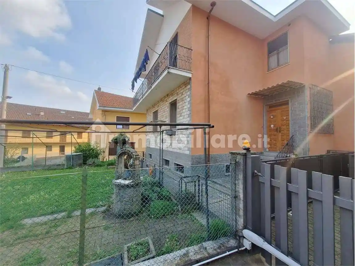 Casa indipendente in affitto a Cafasse