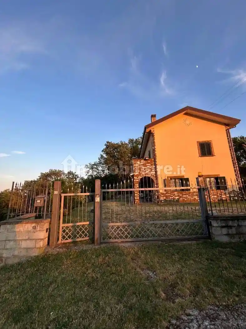 Villa in vendita a Taverna