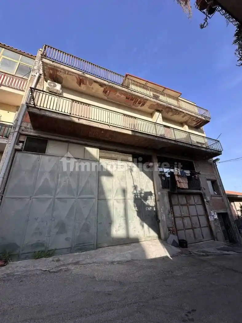 Palazzo - Edificio in vendita a Misterbianco