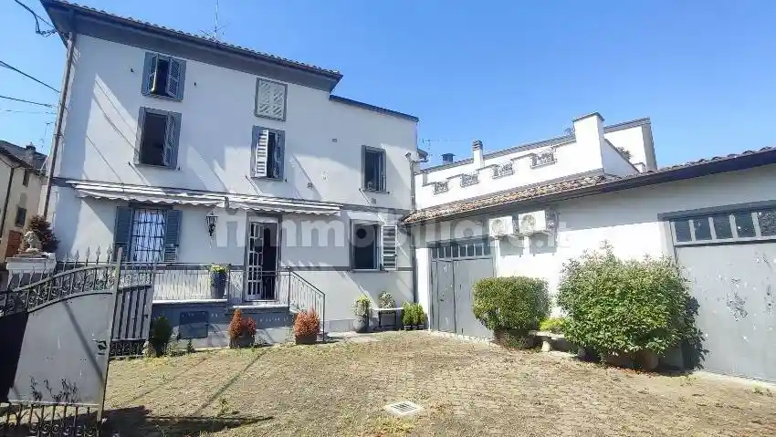 Casa indipendente in vendita a Rovescala