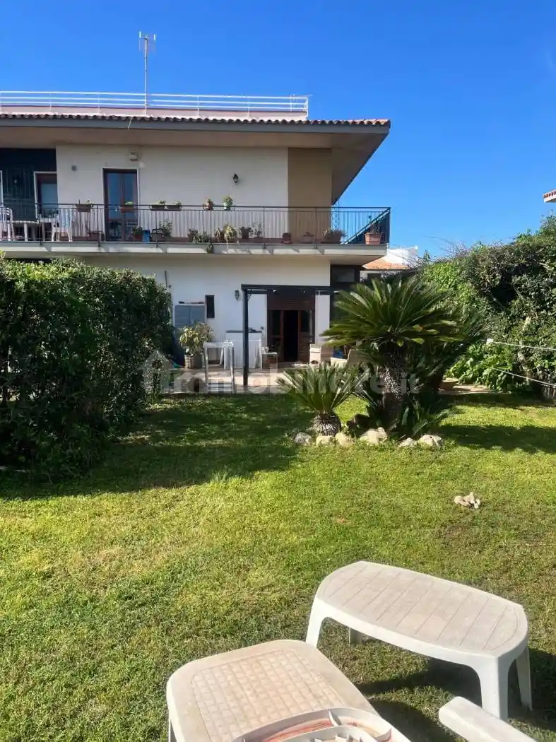 Appartamento in vendita a Aci Castello