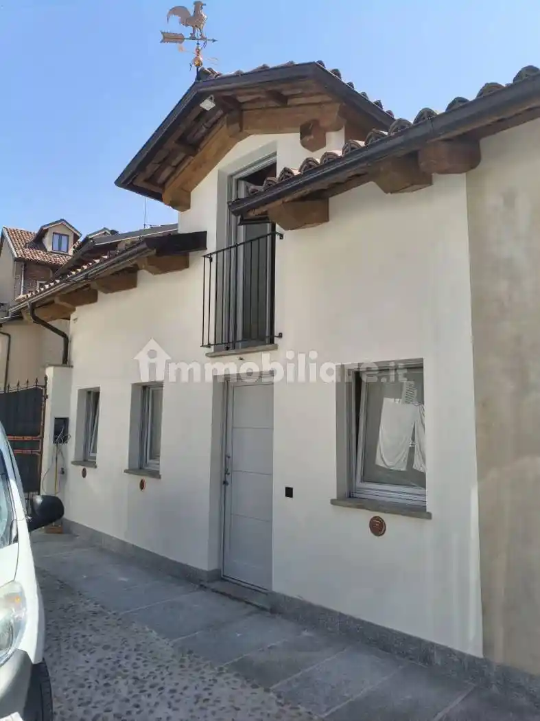 Casa indipendente in affitto a Alba