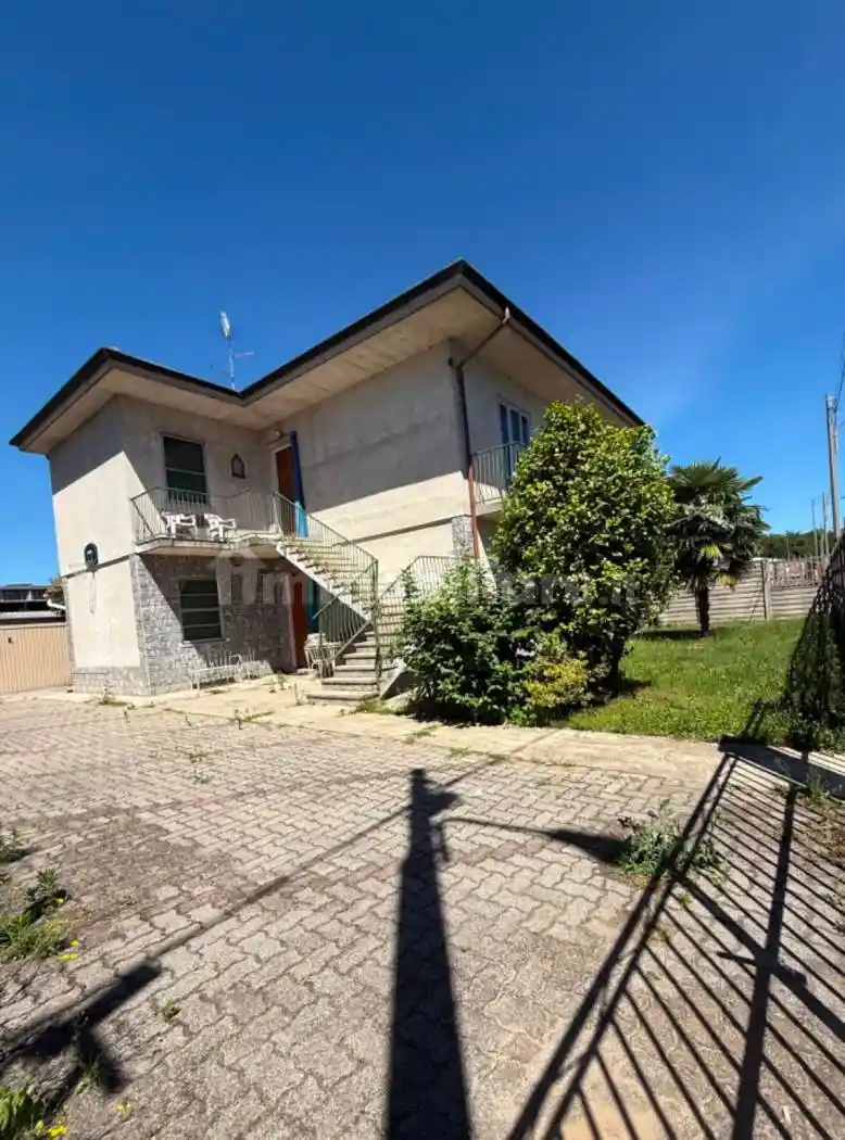 Villa in vendita a Castano Primo