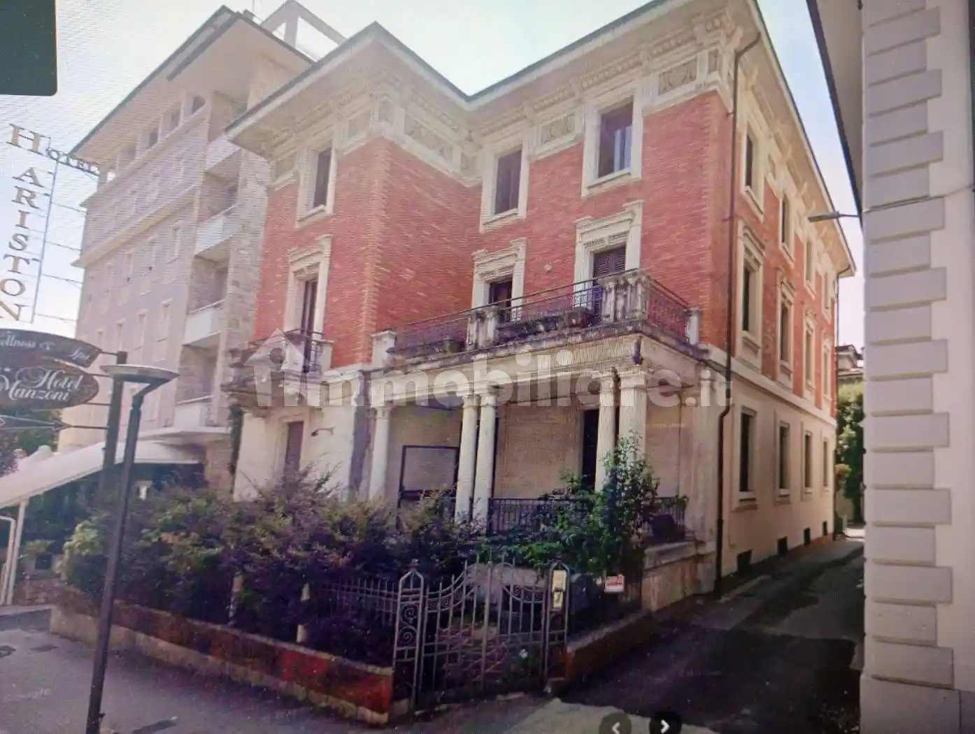Villa in vendita a Montecatini-Terme