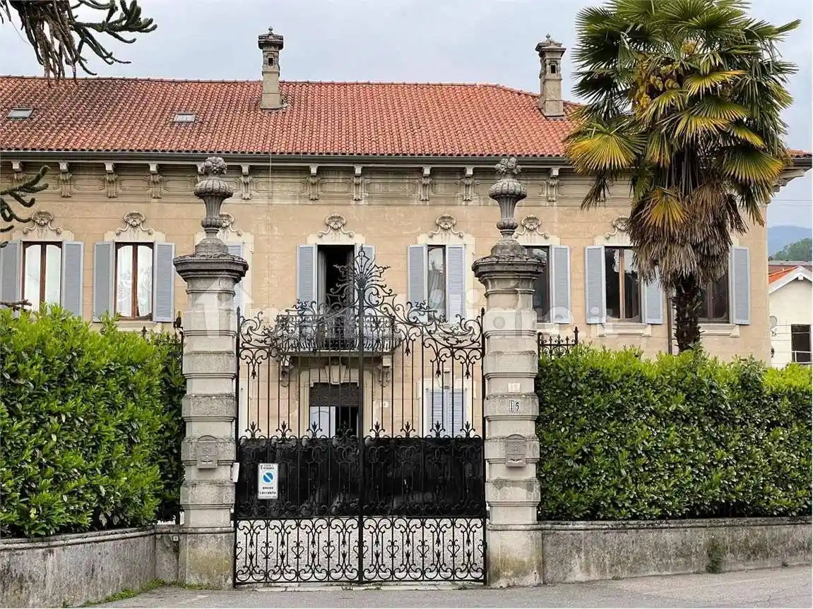 Villa in vendita a Verbania