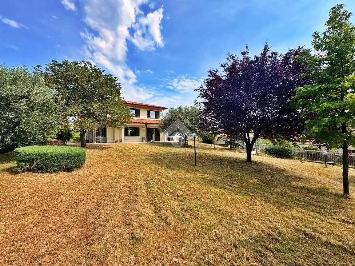 Villa in vendita a Gualdo Tadino