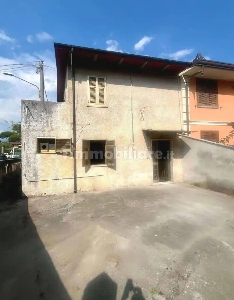 Casa indipendente in vendita a Massa