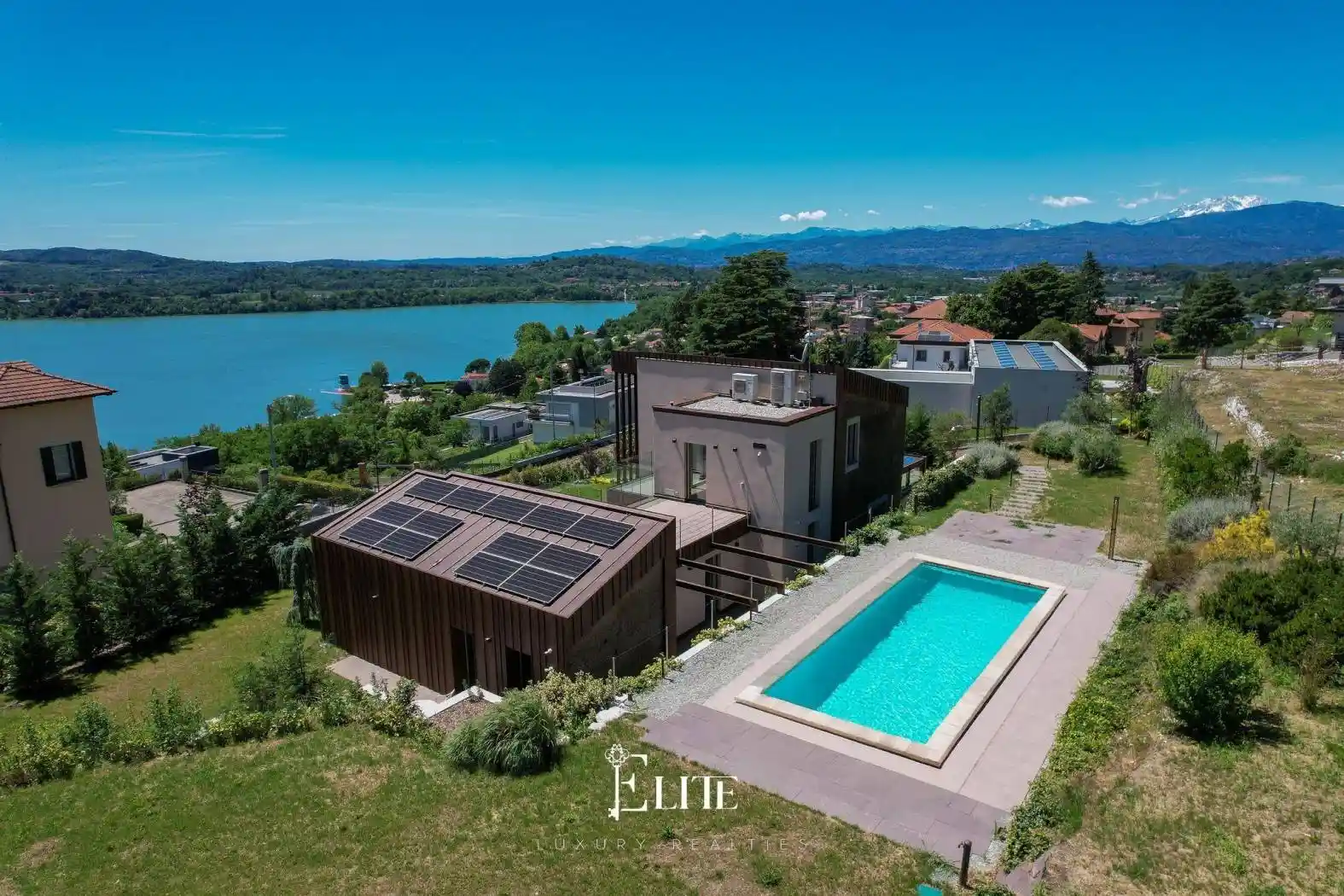 Villa in vendita a Gavirate