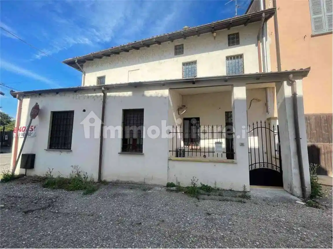 Palazzo - Edificio in vendita a Garlasco