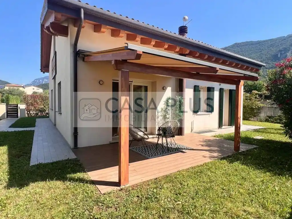 Casa indipendente in vendita a Pove del Grappa