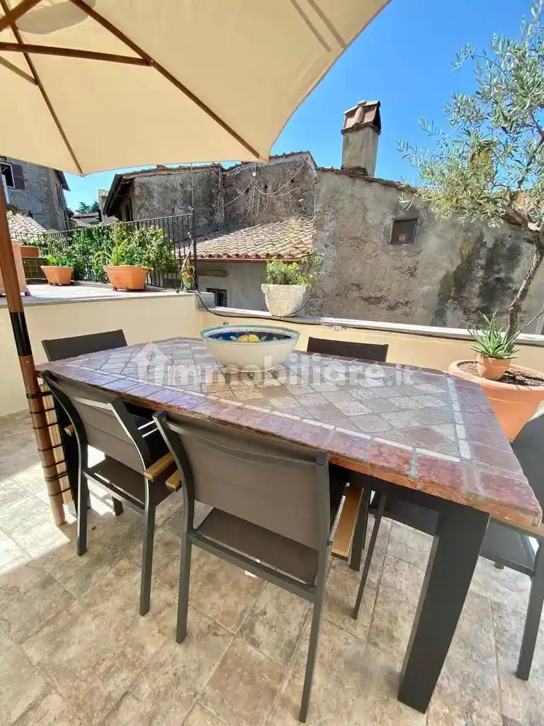 Appartamento in vendita a Anguillara Sabazia