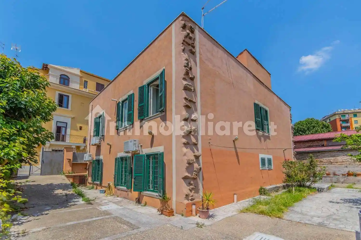 Palazzo - Edificio in vendita a Roma