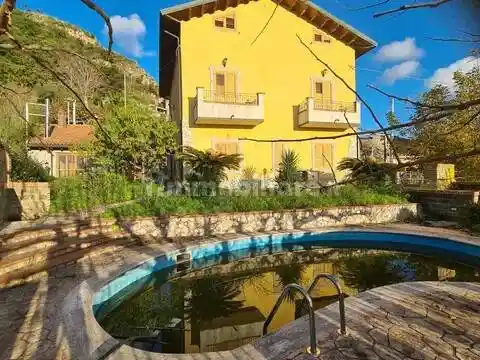 Villa in vendita a Monforte San Giorgio