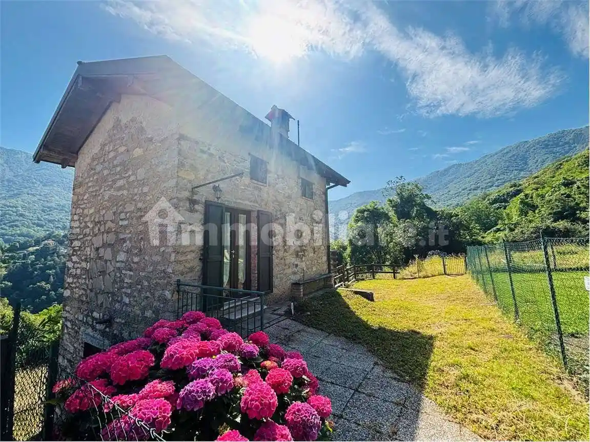 Casa indipendente in vendita a Faggeto Lario