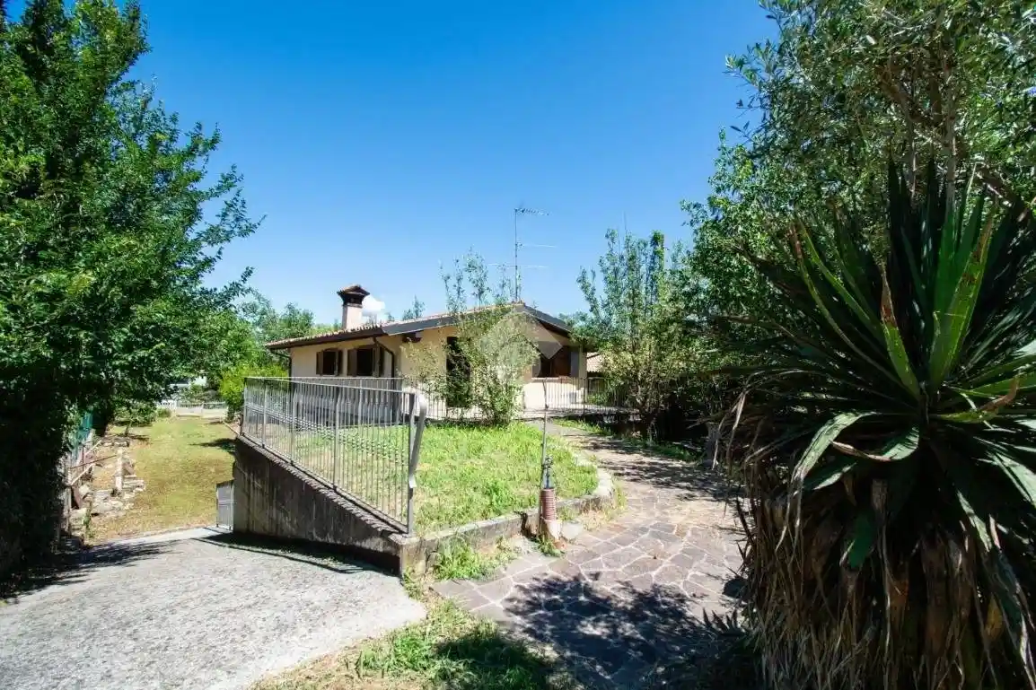 Villa in vendita a Moniga del Garda