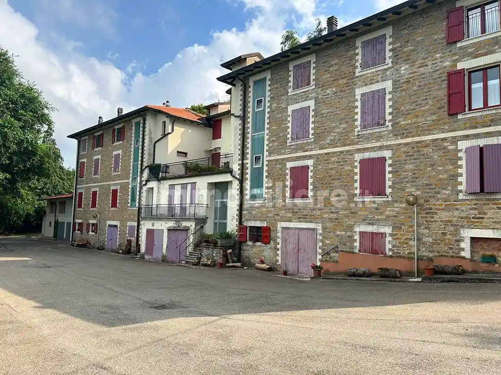 Appartamento in vendita a Tizzano Val Parma