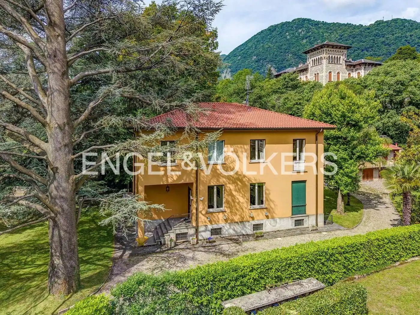 Villa in vendita a Canzo