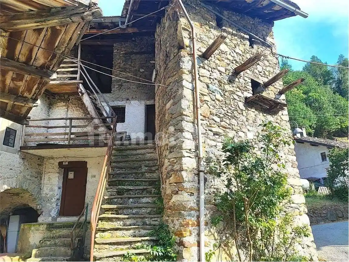 Casa indipendente in vendita a Perloz