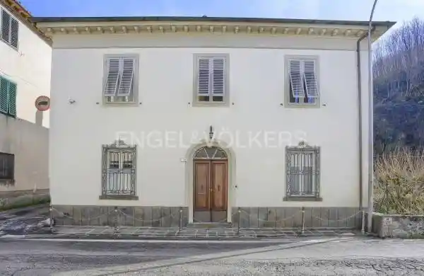 Villa in vendita a Borgo a Mozzano